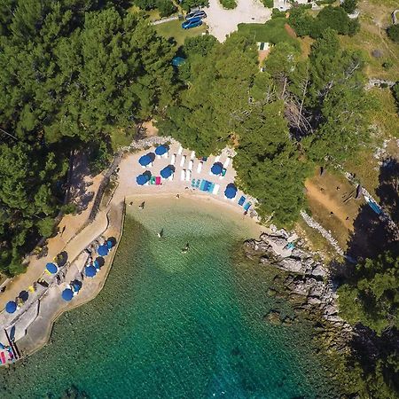 2 Bedroom Awesome Apartment In Veli Losinj Exterior photo