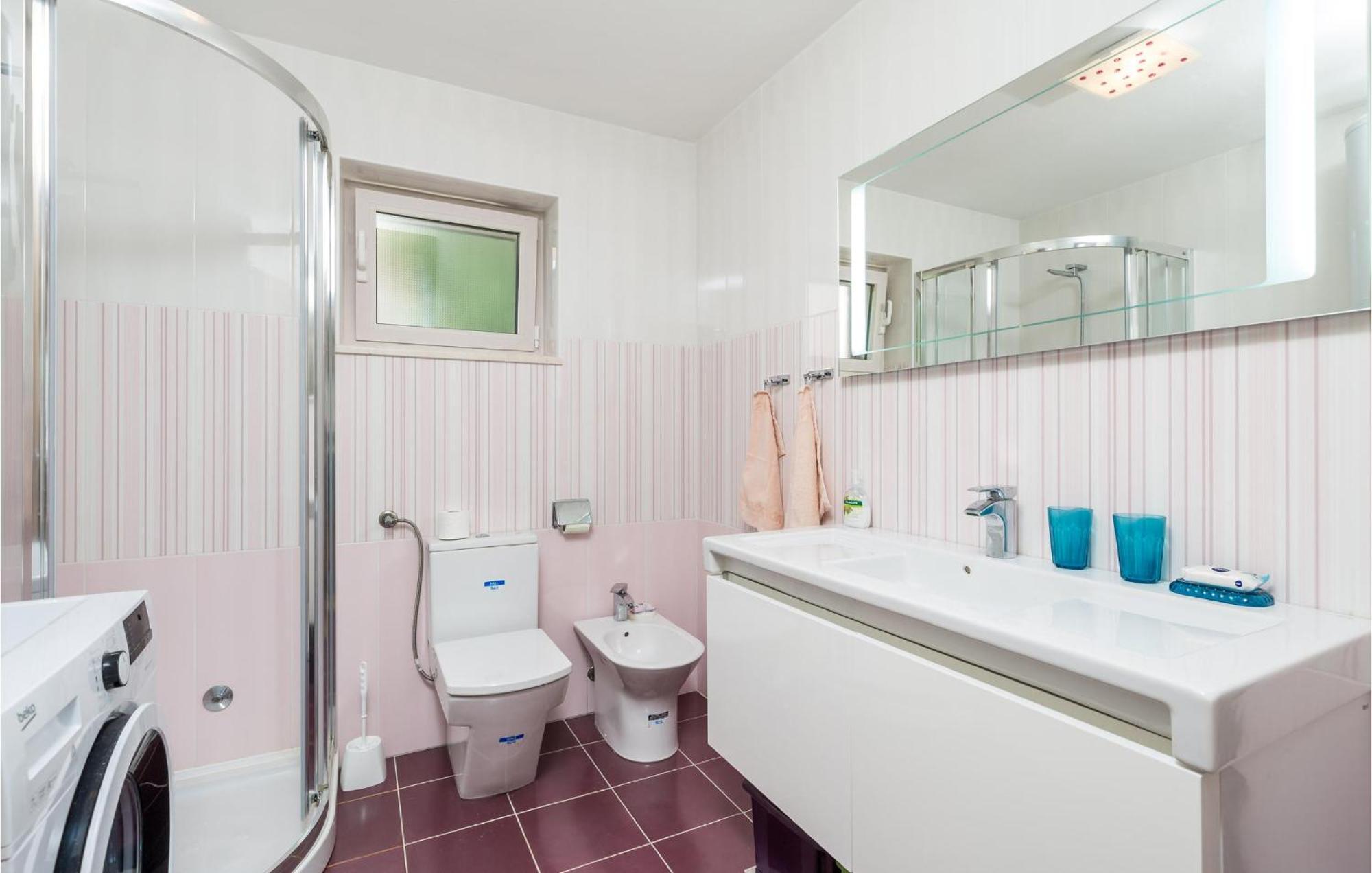 2 Bedroom Awesome Apartment In Veli Losinj Exterior photo