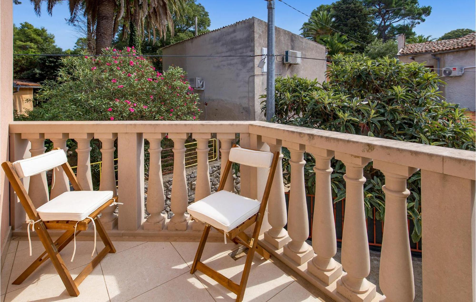 2 Bedroom Awesome Apartment In Veli Losinj Exterior photo
