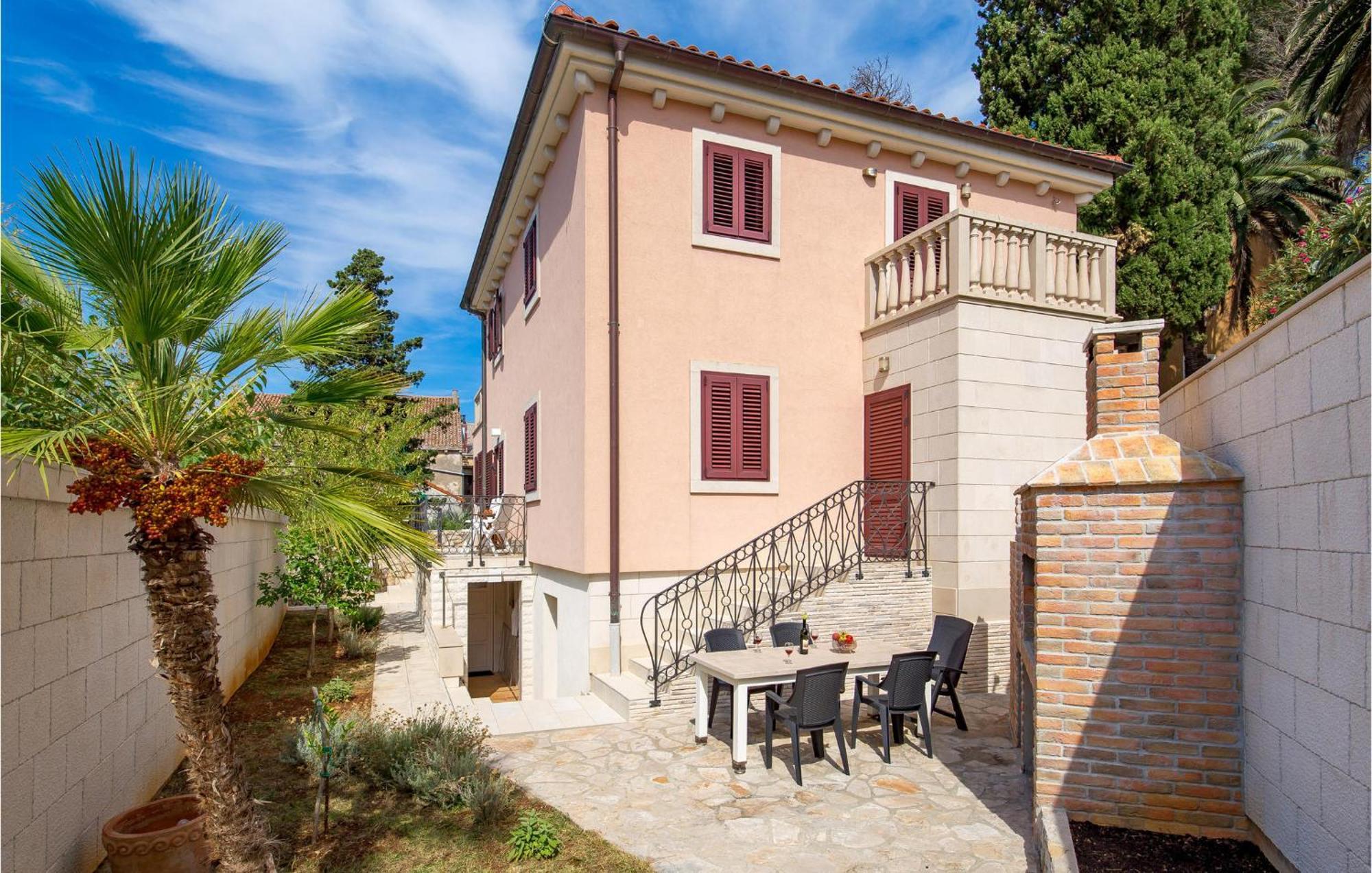 2 Bedroom Awesome Apartment In Veli Losinj Exterior photo