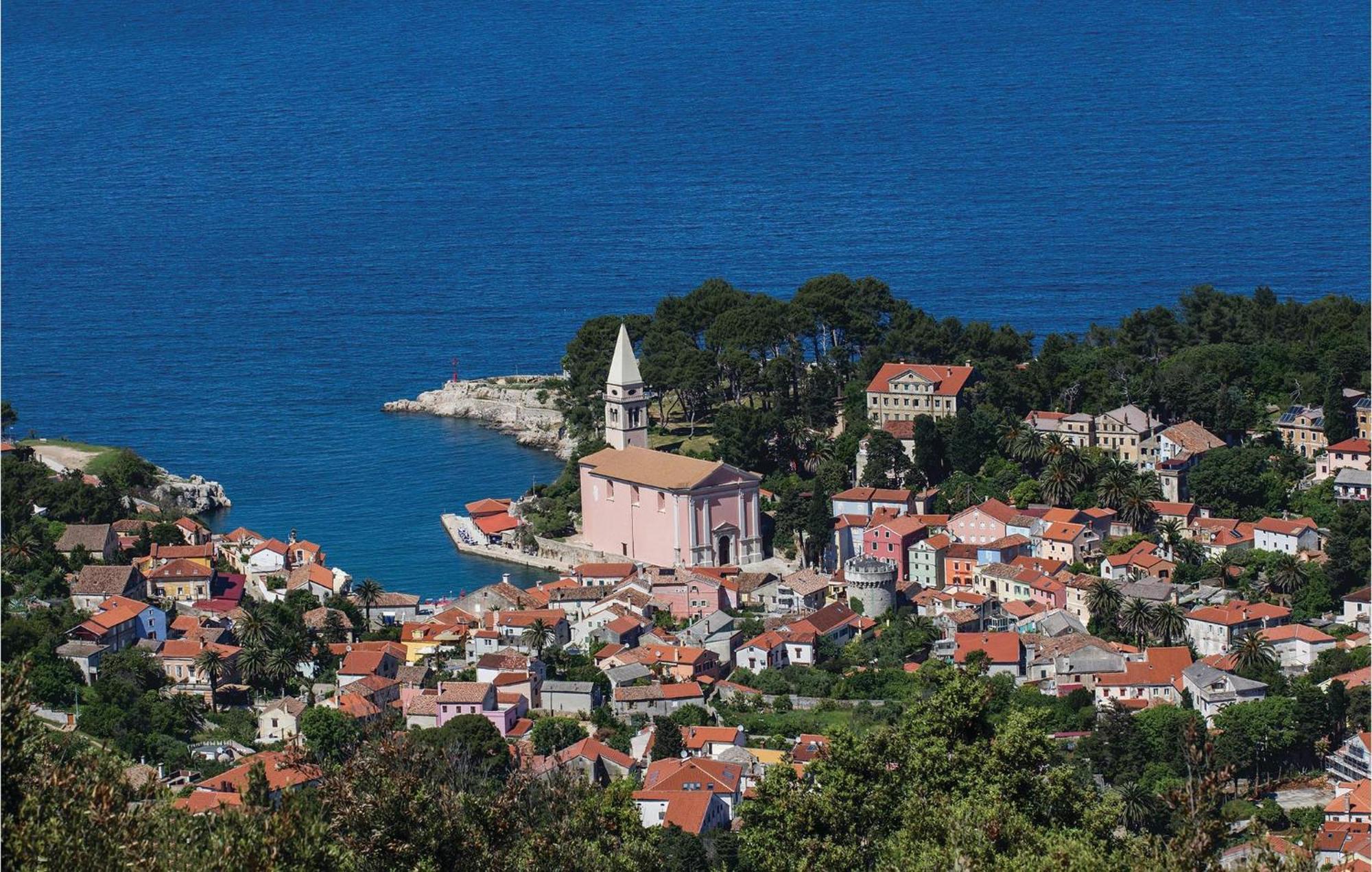 2 Bedroom Awesome Apartment In Veli Losinj Exterior photo