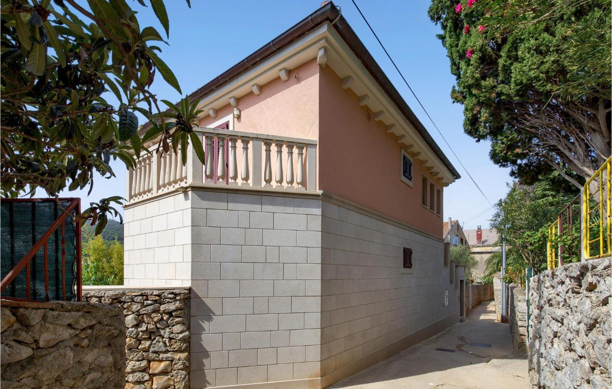 2 Bedroom Awesome Apartment In Veli Losinj Exterior photo