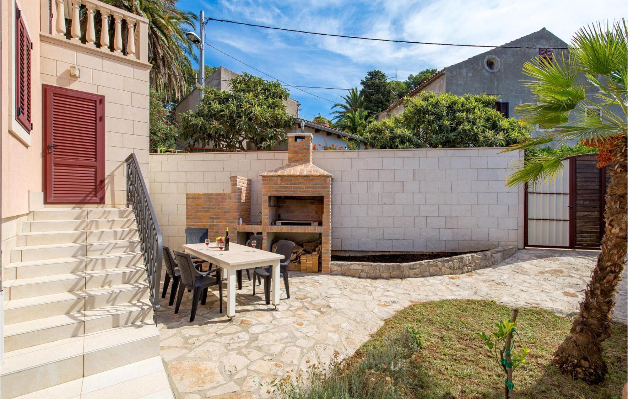 2 Bedroom Awesome Apartment In Veli Losinj Exterior photo